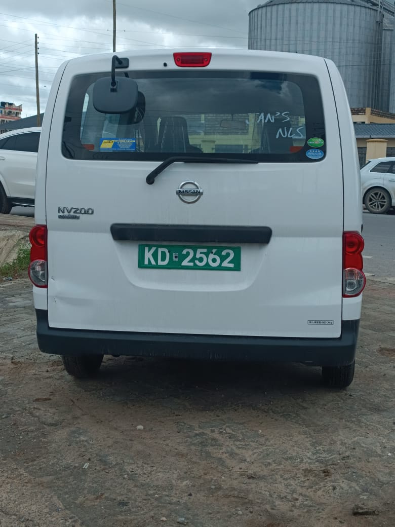 Tesla Model S Plaid - Image 2